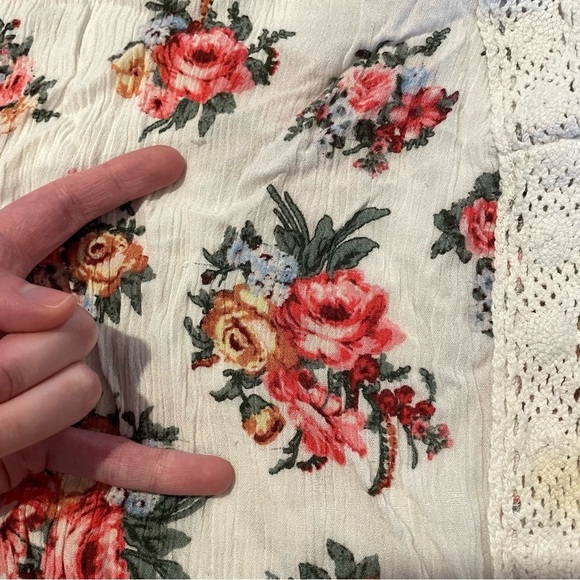 LOVESICK BY TORRID 0 Plus Size White Pink Floral Crochet Lace Short Sleeve Top - Picture 15 of 16